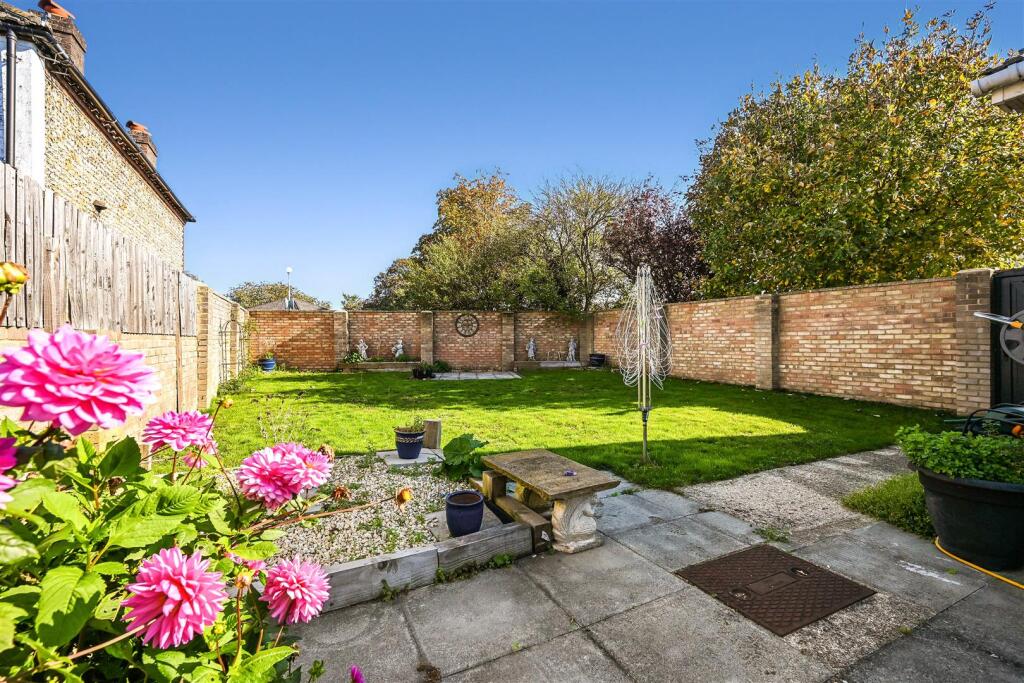 The Peacheries, Chichester photo 3