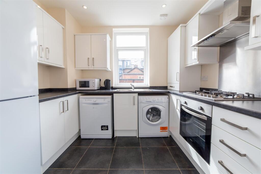 Apartment in Newcastle upon Tyne, Tyne and Wear - View 3