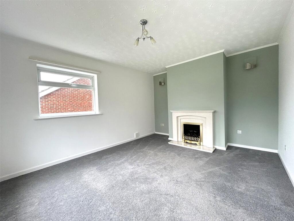 Vicarage Close, Chard, TA20 photo 2