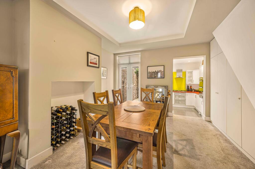 Moss Lane, Hale, WA15 photo 3