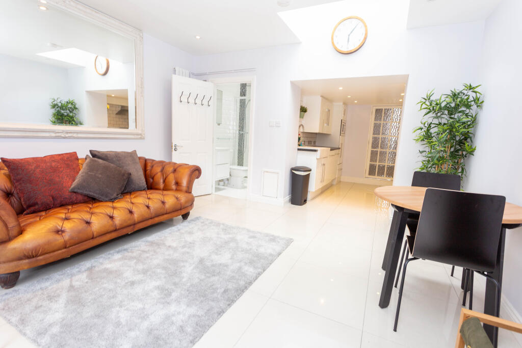 House in London - View 3