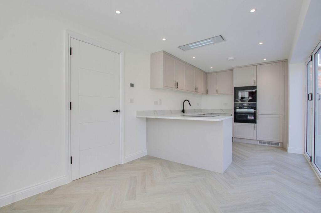 House in Southend-on-Sea - View 5
