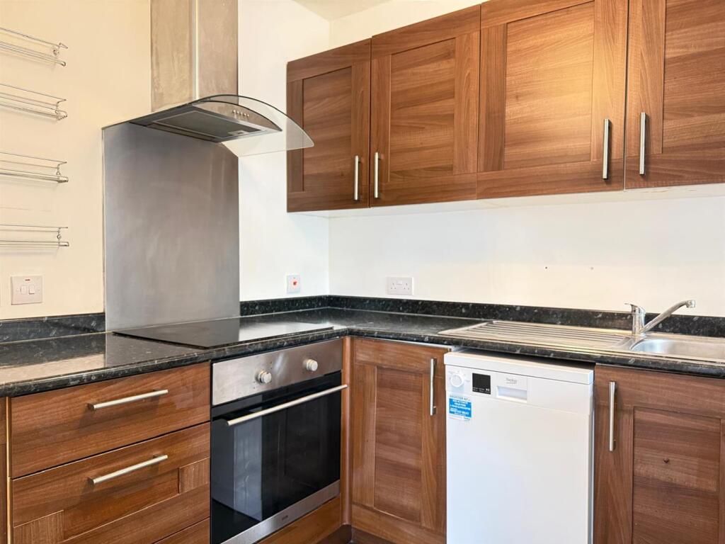 Apartment in Romford - View 4