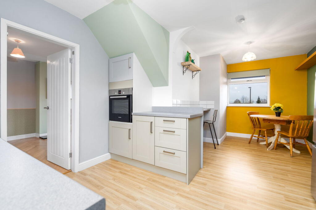 Chapel Lane, Hadfield, GLOSSOP, SK13 1NX photo 3