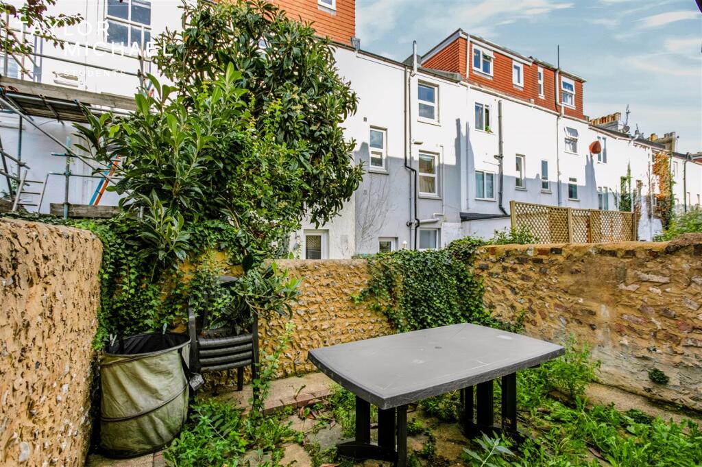 4 bedroom terraced house for rent