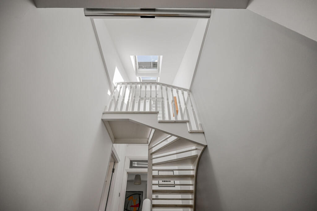 House in London - View 5