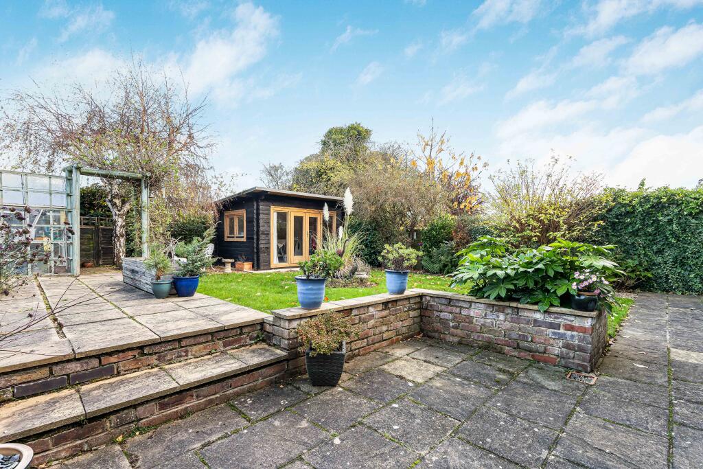 Lynsey Close, Redbourn, AL3 photo 3