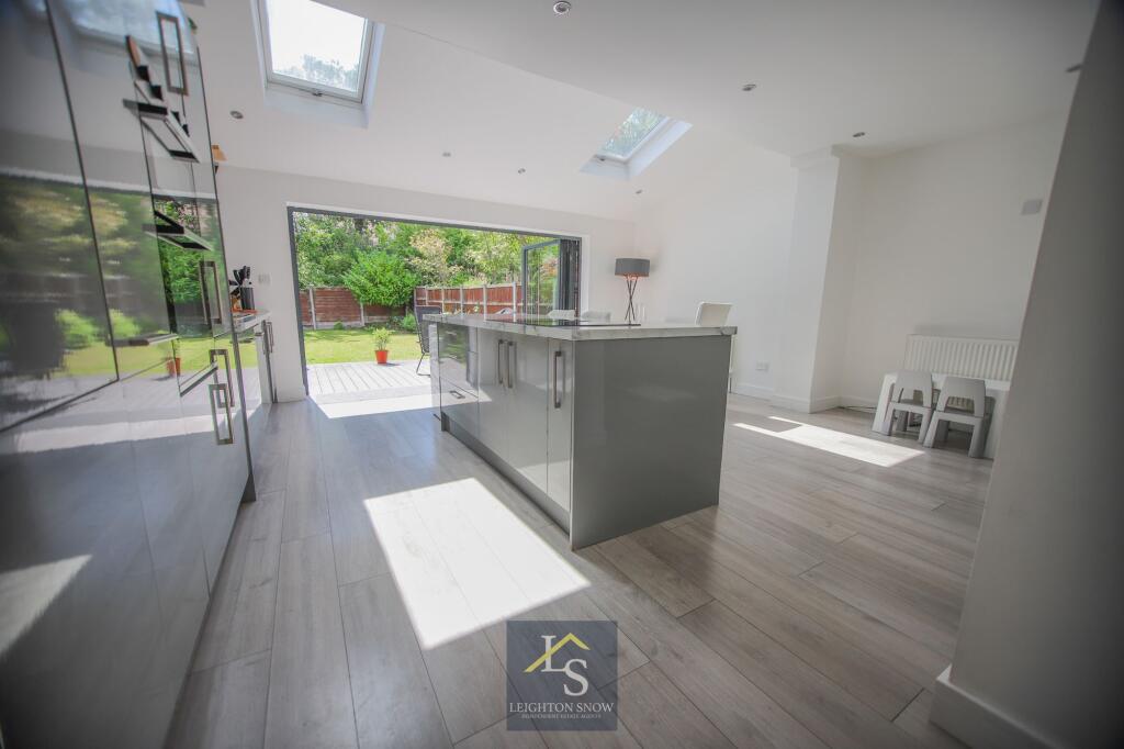 Glandon Drive, Cheadle Hulme, SK8 photo 4
