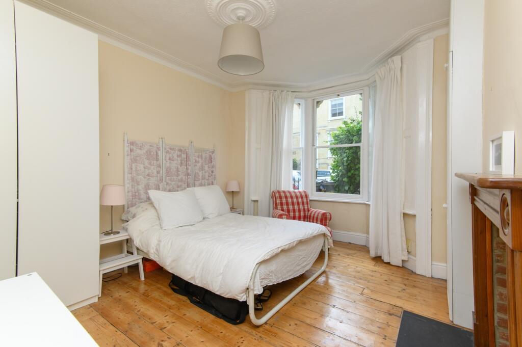 Apartment in Bristol - View 5