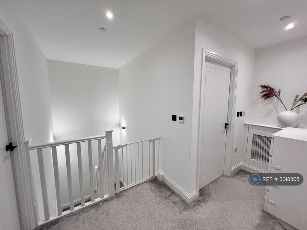 Apartment in London, Halfway Street, Blackfen - More