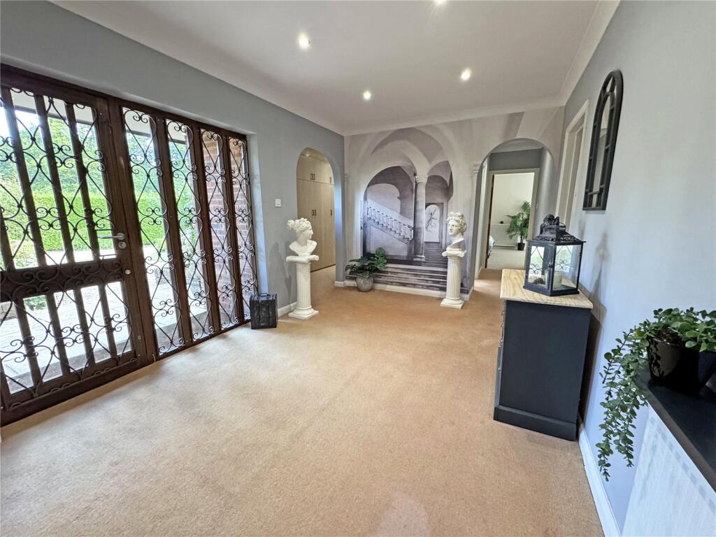 House in Southampton - More