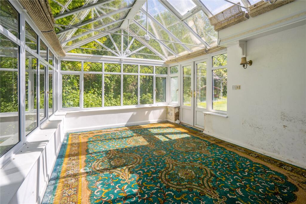 House in Runnymede, Knowle Hill - View 5