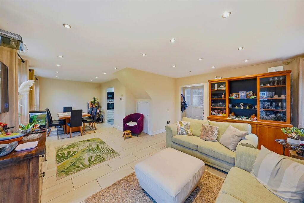 House in Dartford, Hook Green, Wilmington - View 3