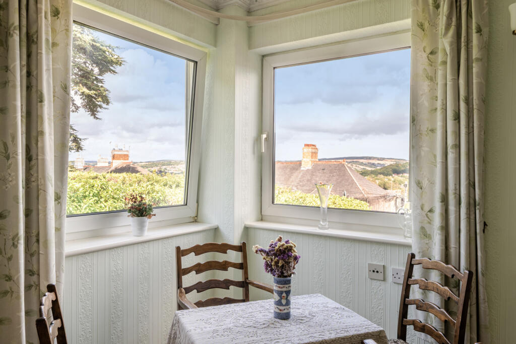 Apartment in Torquay - More