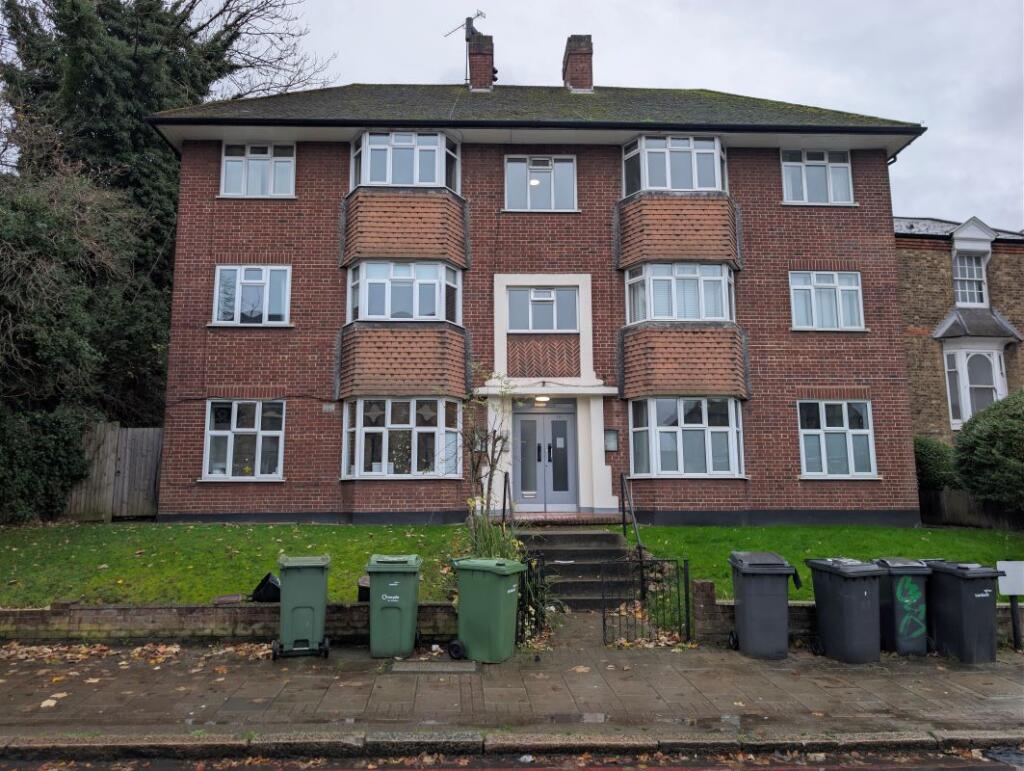 Main image of property: 5 Thurleigh House, 10 Thurlow Park Road, London, SE21 8JB