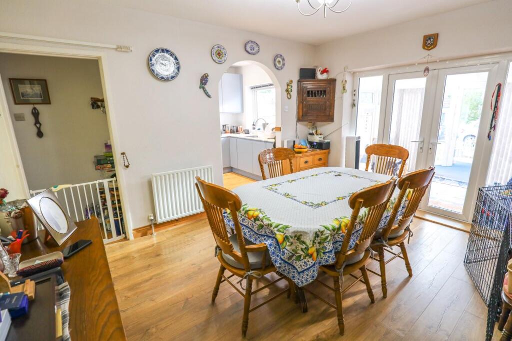 13 St. Bleddians Close, Cowbridge, Vale of Glamorgan, CF71 7BA photo 4