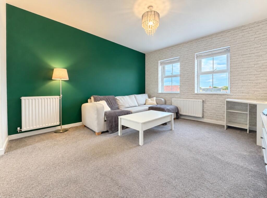 Apartment in Southend-on-Sea - View 2