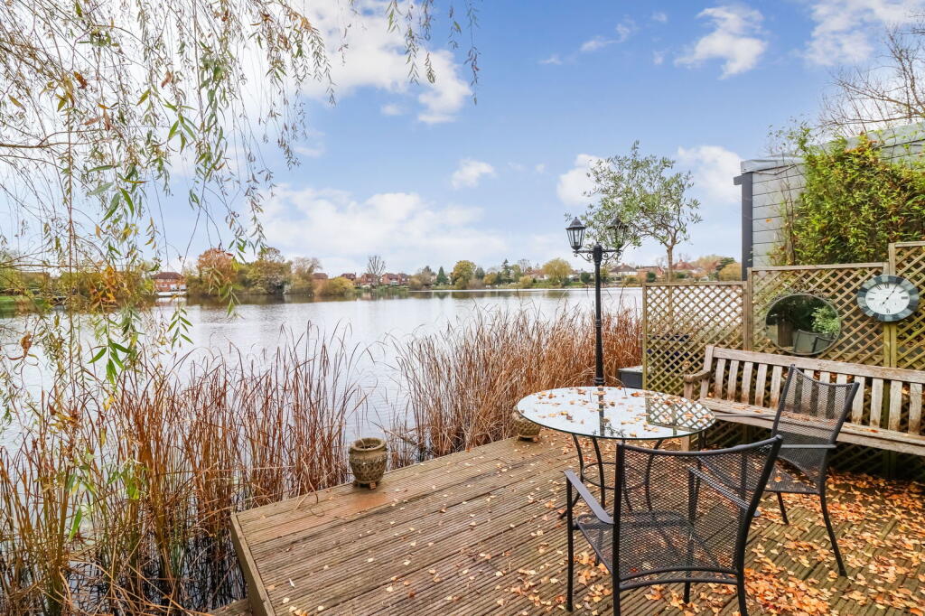 White Rock, Maidenhead River Area, SL6 8UD photo 3