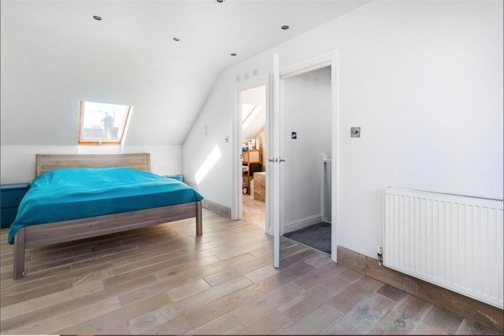 Apartment in London - More