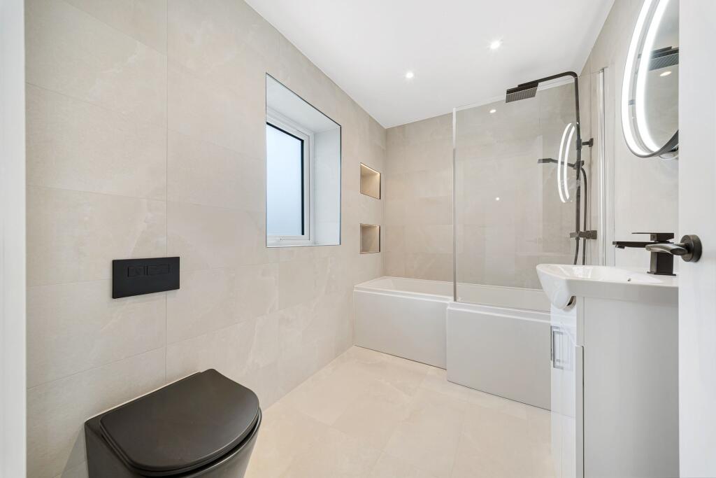 House in Runcorn, Halton Brook, Grange - View 3
