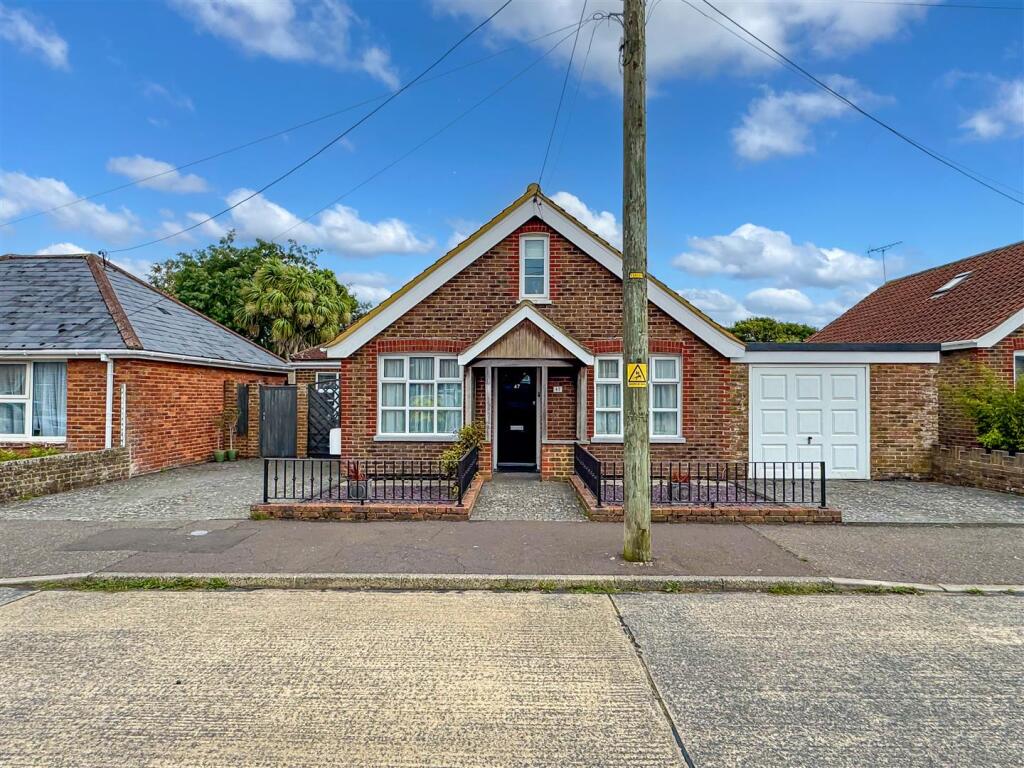 4-bed detached on Lansdowne Road, Littlehampton, £400,000