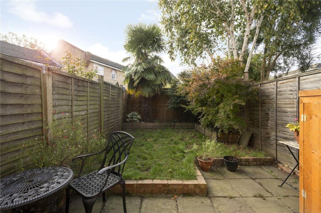 House in London - View 2
