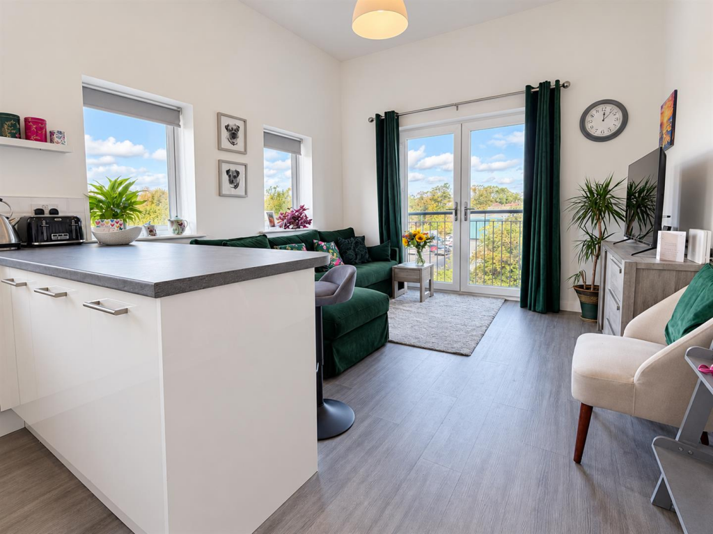 Apartment in Warwick, Cliff Hill - View 2