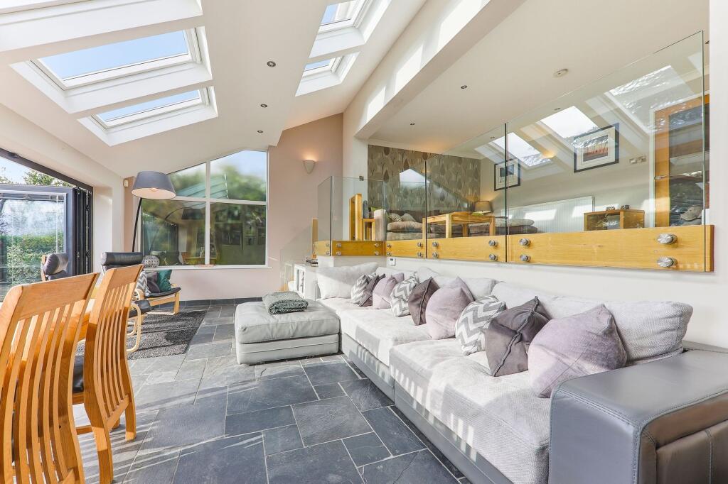 Vine Close, Clifton, HD6 photo 2