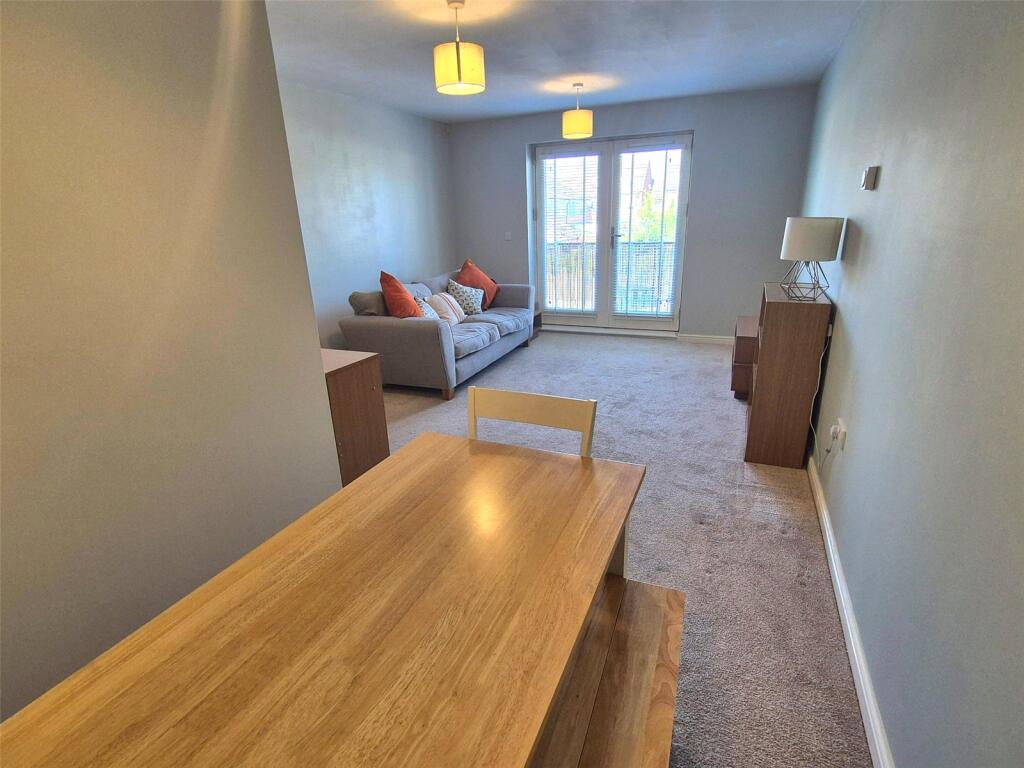 Apartment in Coventry - More