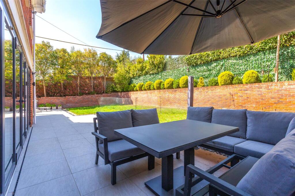 House in Slough - View 5