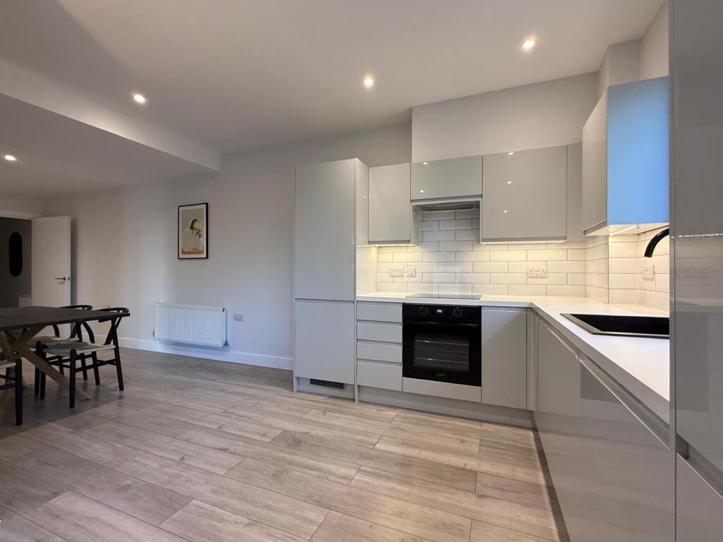 Apartment in London, Bellingham, Southend - View 4