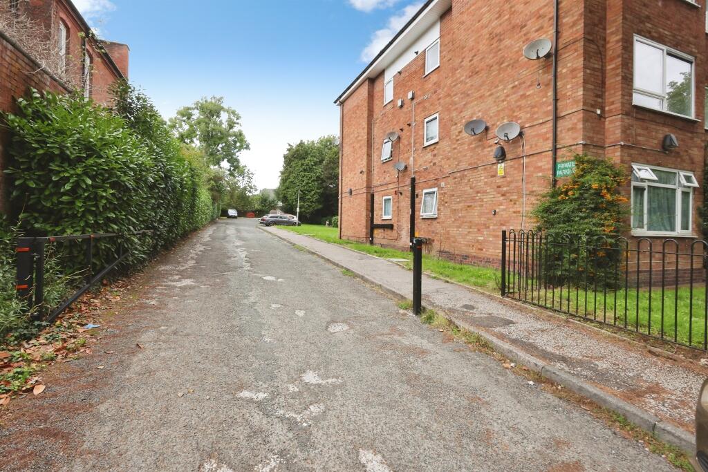 Apartment in Birmingham, Brandwood End - View 4