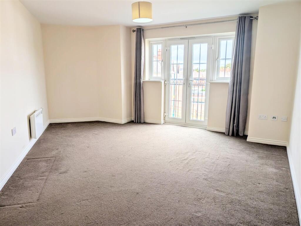 7 Greenfields Gardens, Shrewsbury, SY1 2RN photo 2