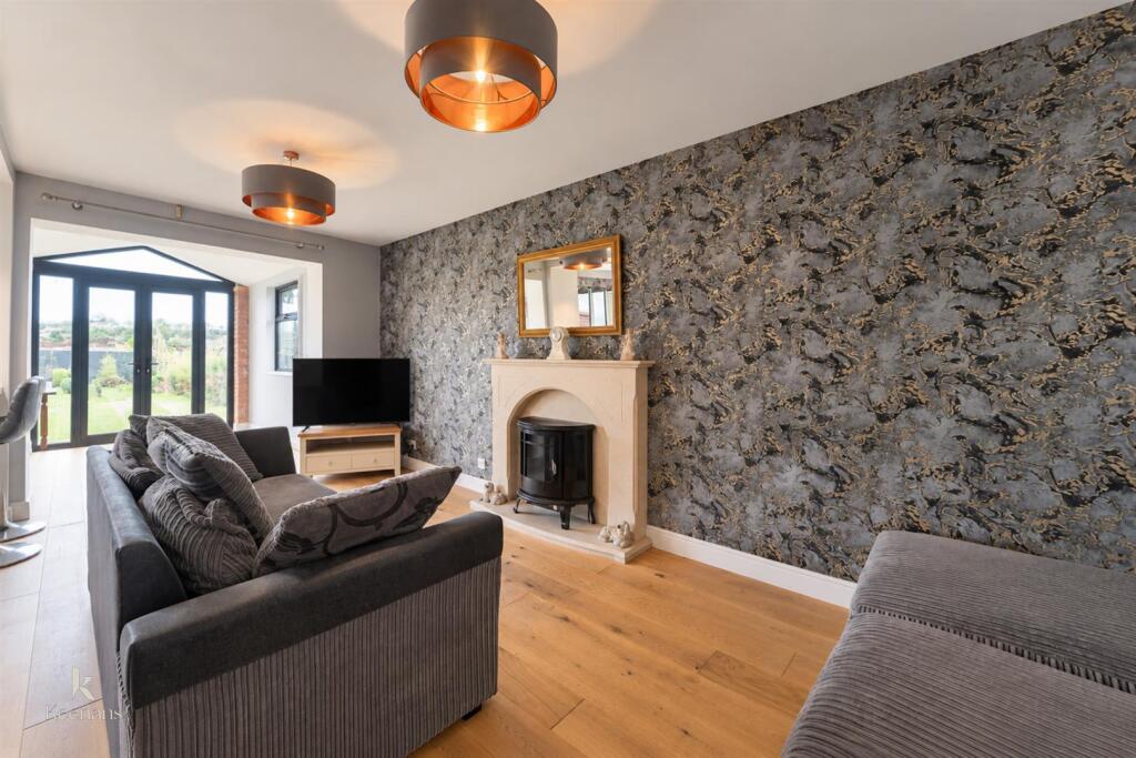 House in Oldham - View 4