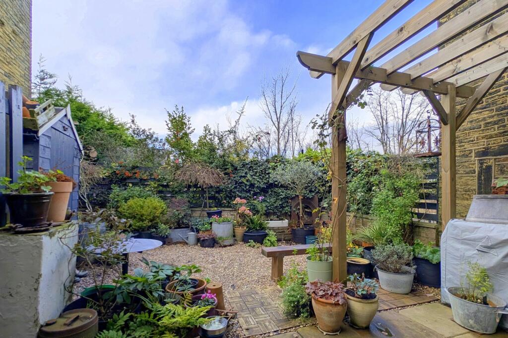 Crowtrees Lane, Brighouse, West Yorkshire, HD6 photo 3