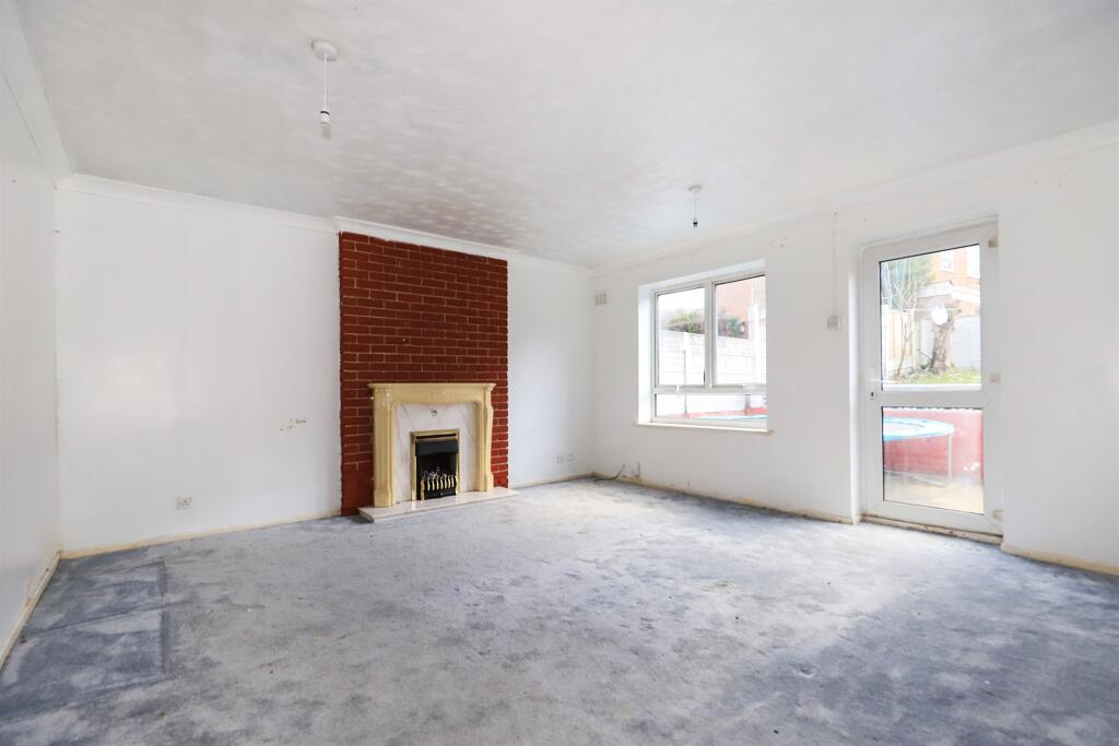House in Wolverhampton, West Midlands - View 4