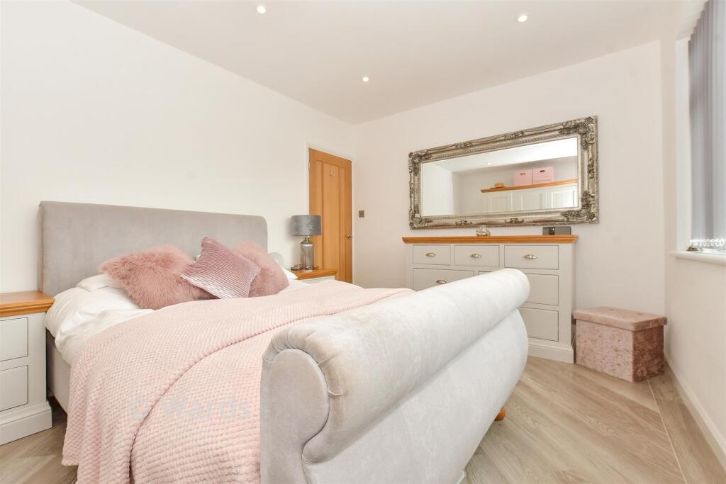 House in Whitstable, South Tankerton - More