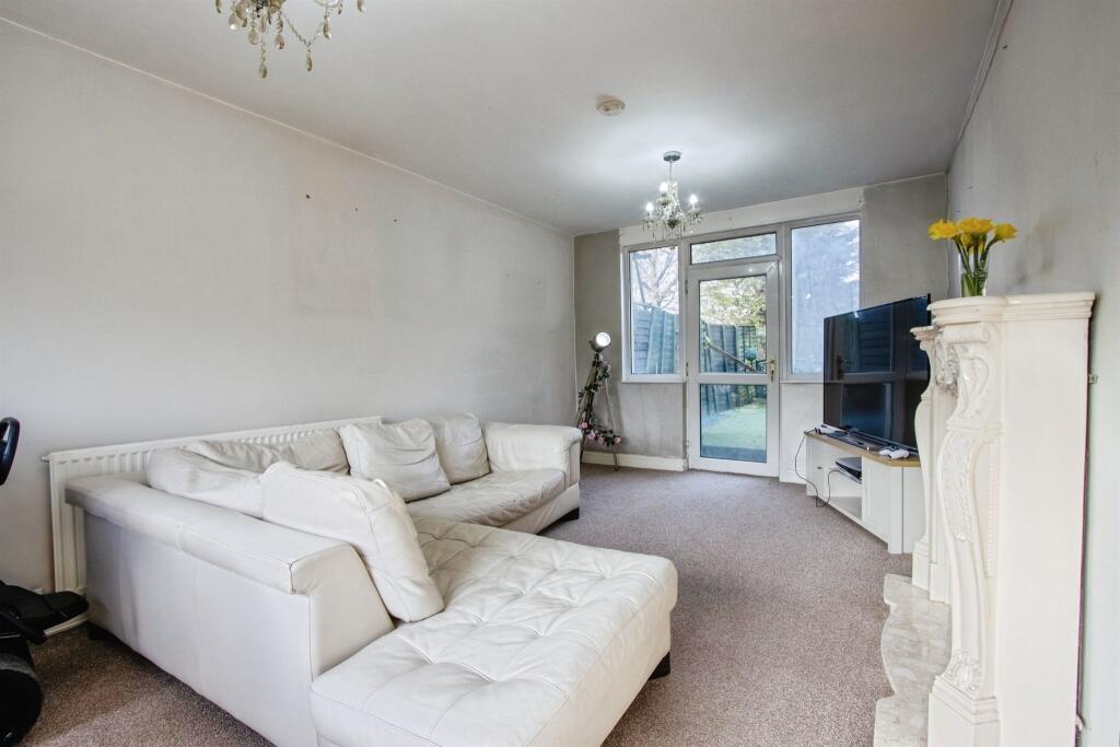 Brooklands Lane, Leeds photo 4