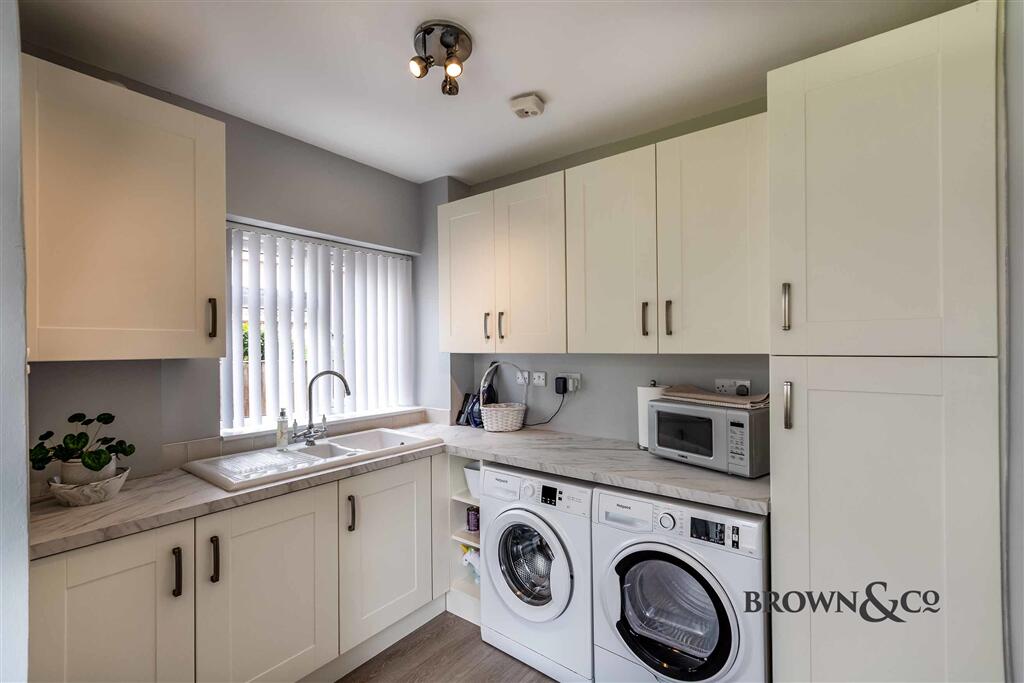 16 All Hallows Close, Retford, Nottinghamshire DN22 7UP photo 4