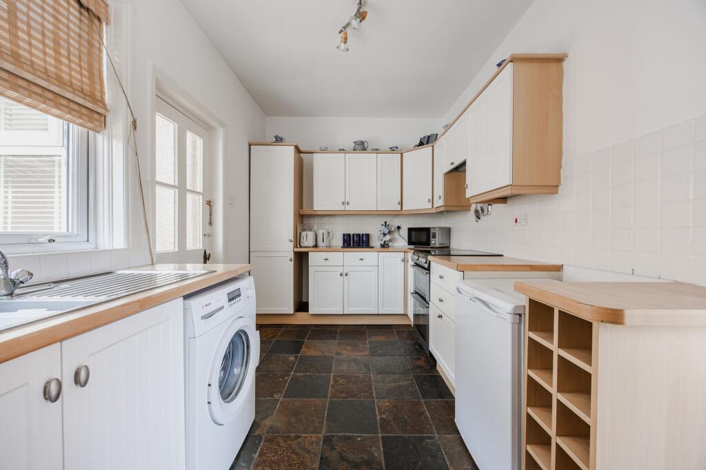 Delightful Detached Carrstone Bungalow in South Wootton photo 4