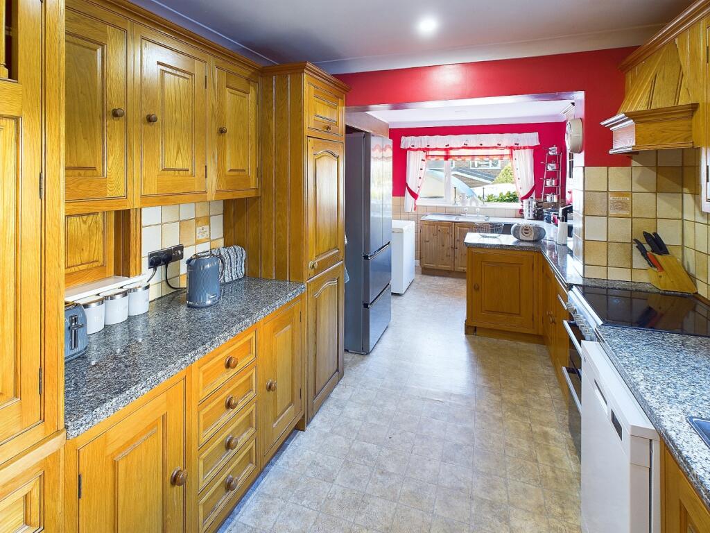 Woodlands Road, Birstall WF17 photo 3