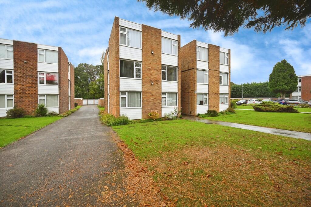 2-bed flat on Martin Lane, Rugby, £149,950