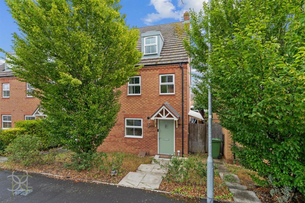 3-bed house on Tulip Drive, Evesham, £250,000