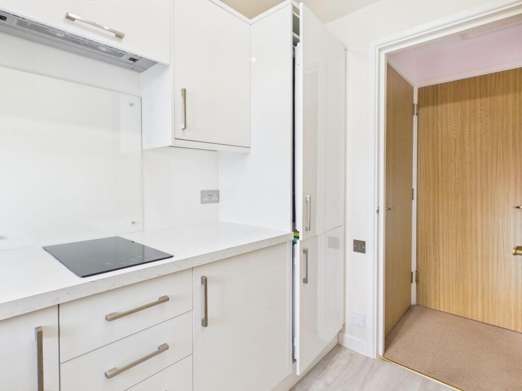 Apartment in Towcester, West Northamptonshire - View 4