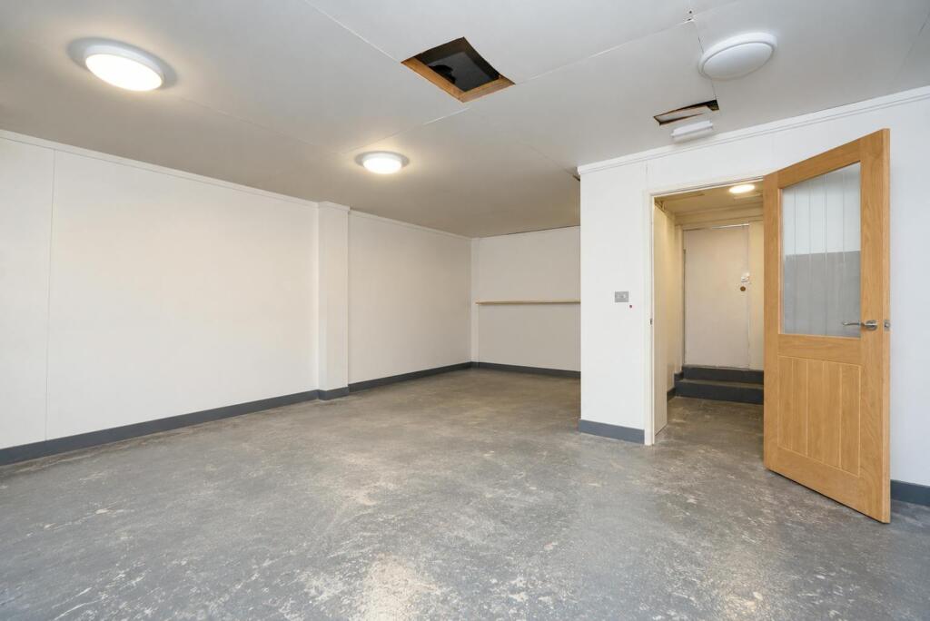 Tavistock St & Claren St - Rear Unit-3edited.jpg