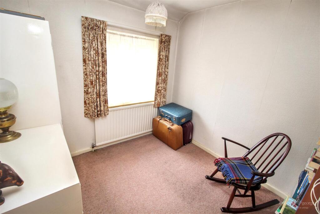 Fairford Road, Tilehurst, Reading – další