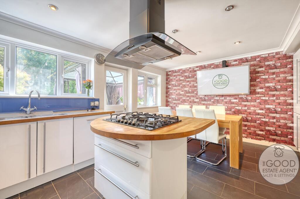 Lower Park Road, Loughton IG10 4NE photo 3