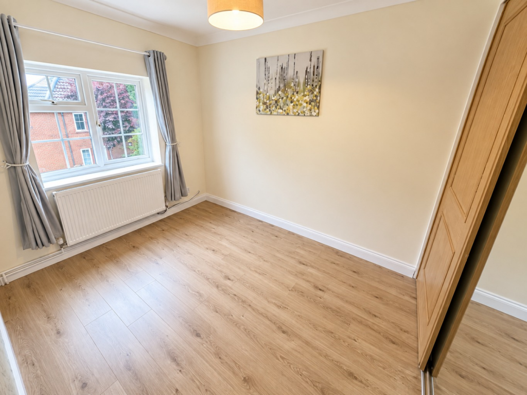 House in Luton, New Town - More
