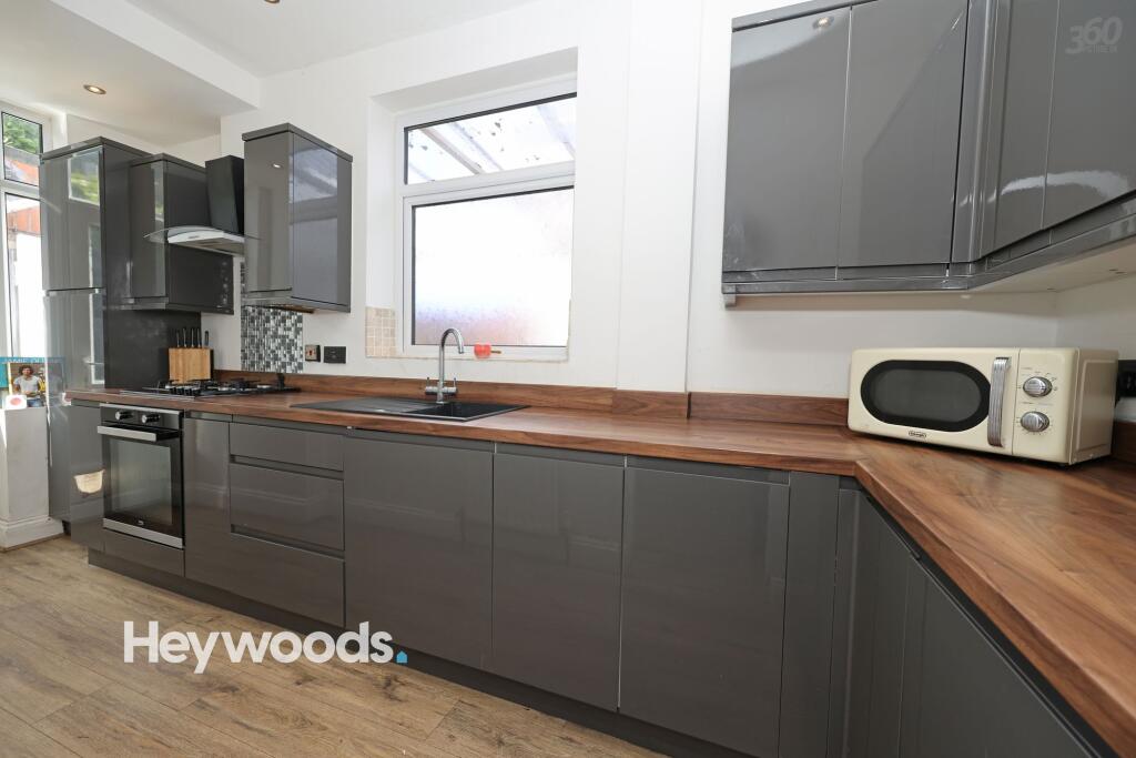 House in Stoke-on-Trent - View 4