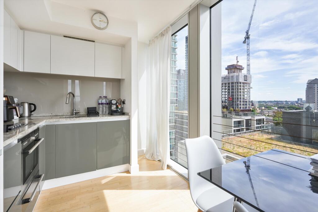 Landmark West Tower, Marsh Wall, London, E14 photo 2